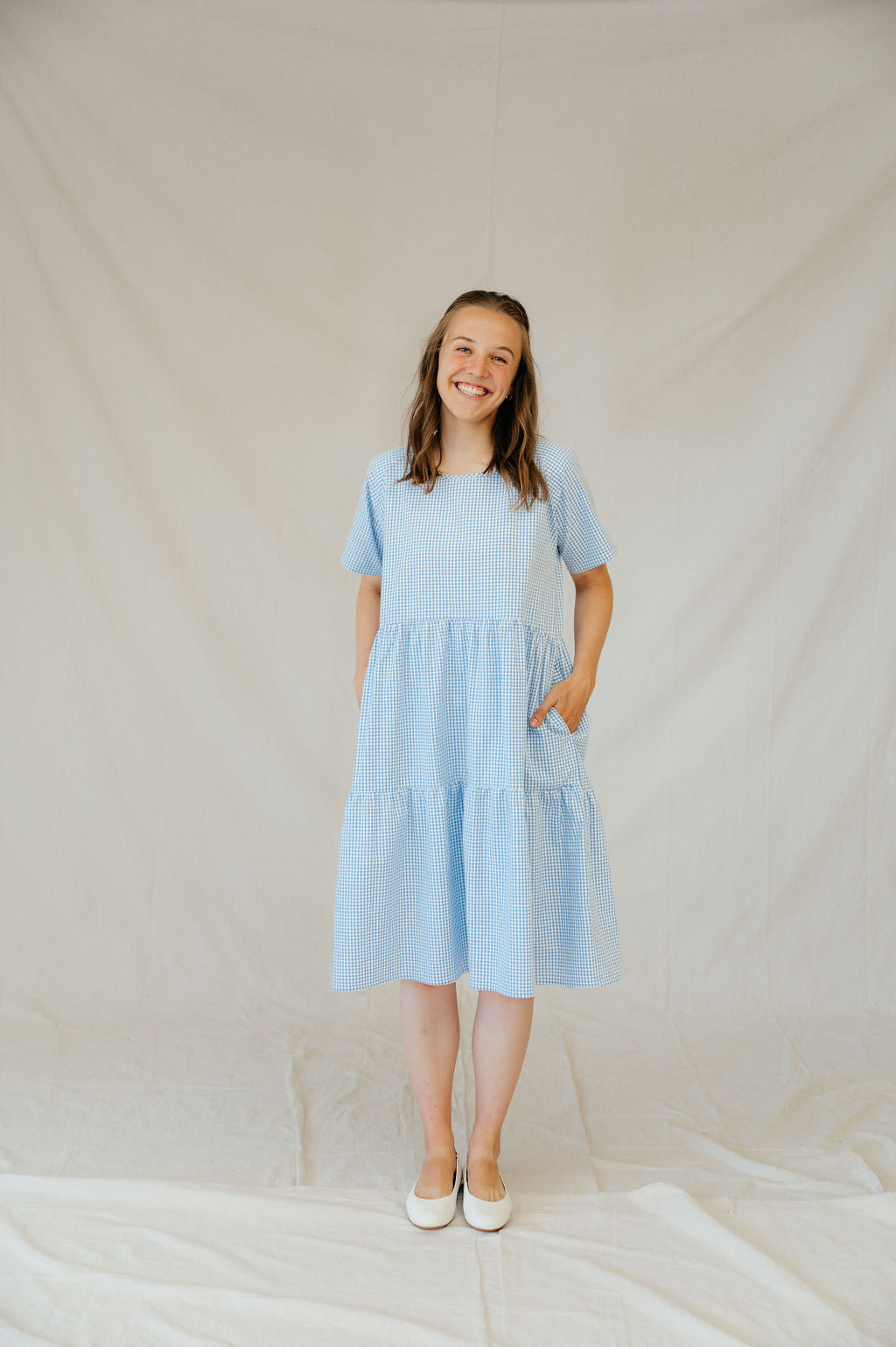 This dress features a tiered skirt, flowy sleeves, and pockets! 