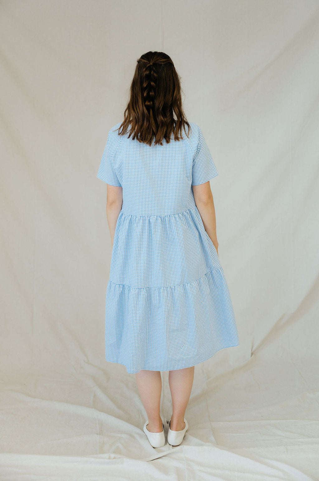 This dress features a tiered skirt, flowy sleeves, and pockets! 
