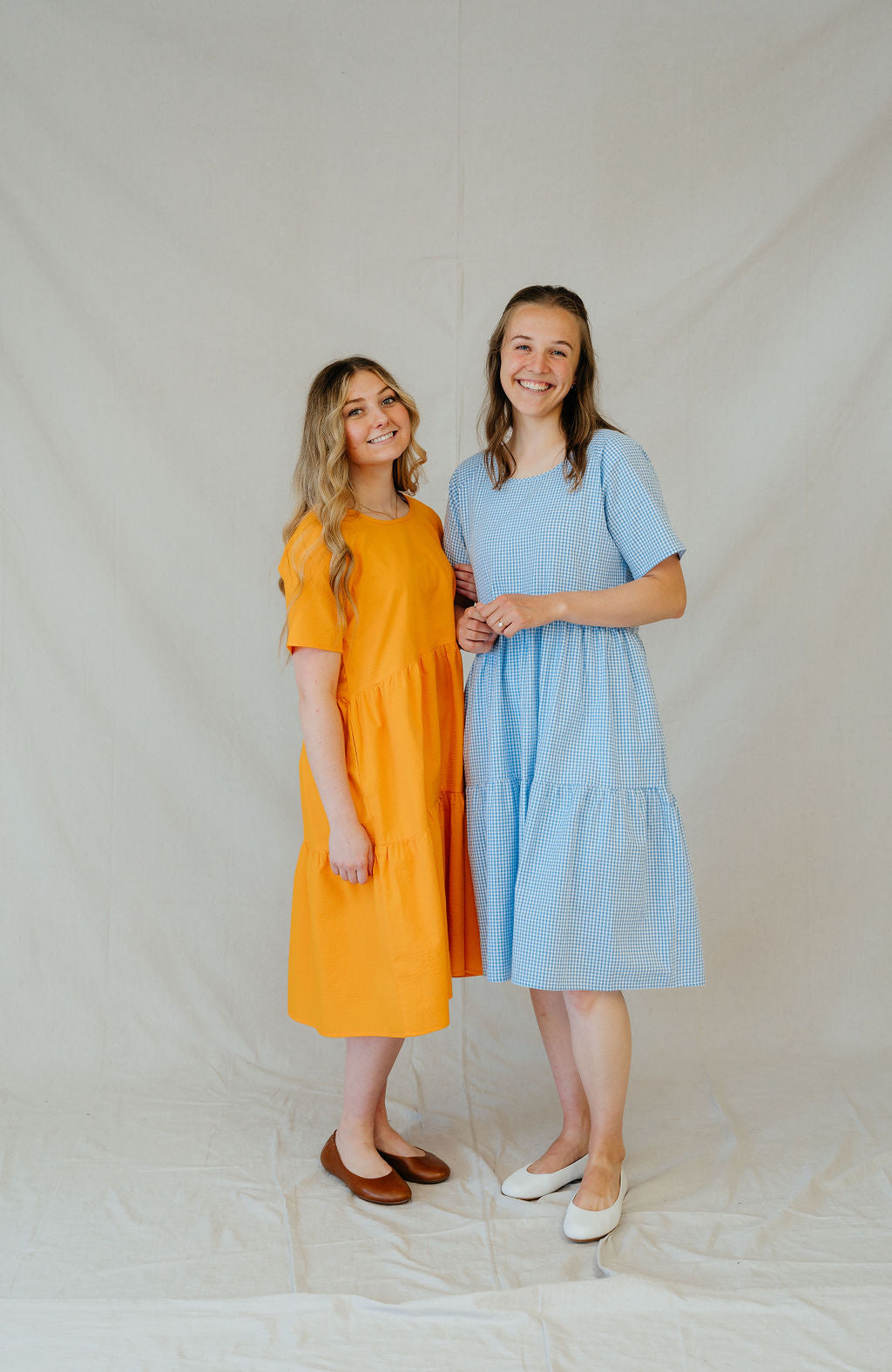 This dress features a tiered skirt, flowy sleeves, and pockets! 