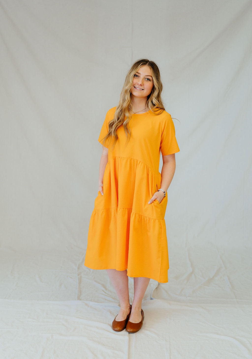 This dress features a tiered skirt, flowy sleeves, and pockets! 