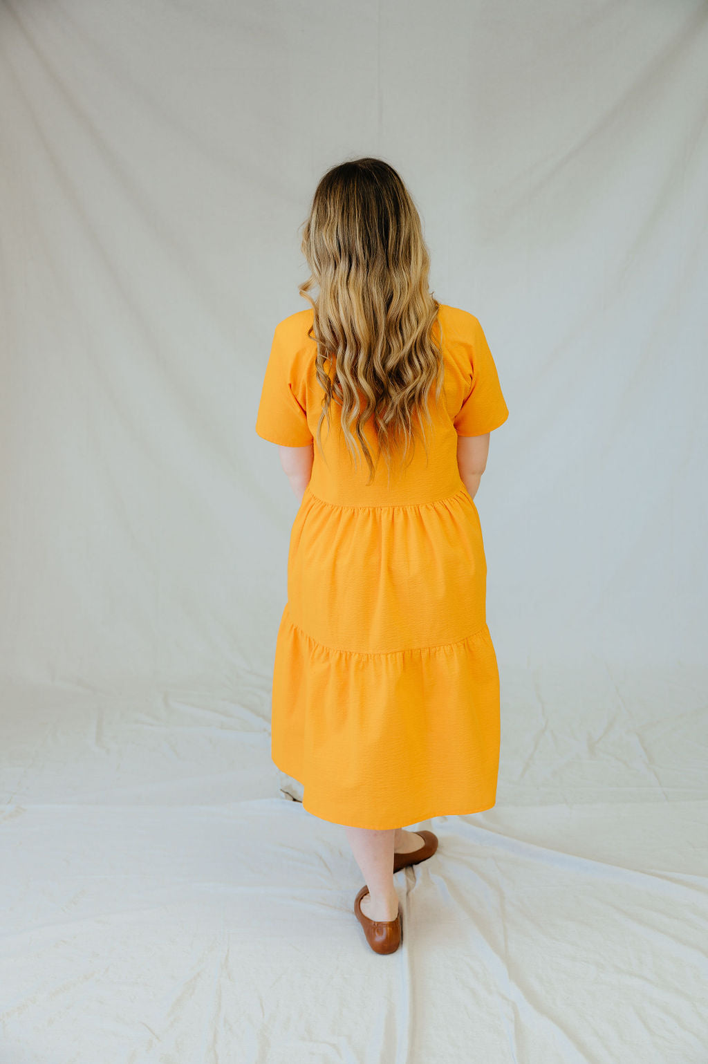 This dress features a tiered skirt, flowy sleeves, and pockets! 