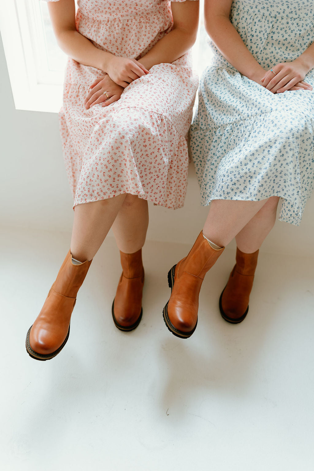 tan chelsea style boot