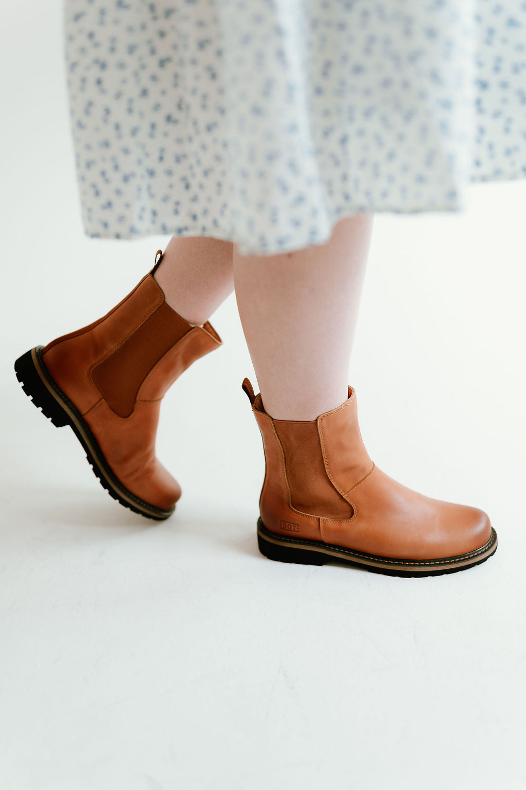 tan chelsea style boot