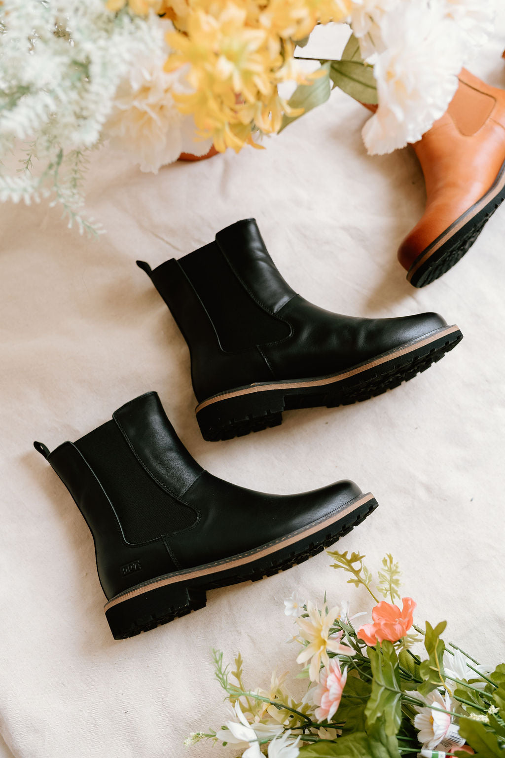 black chelsea style boot