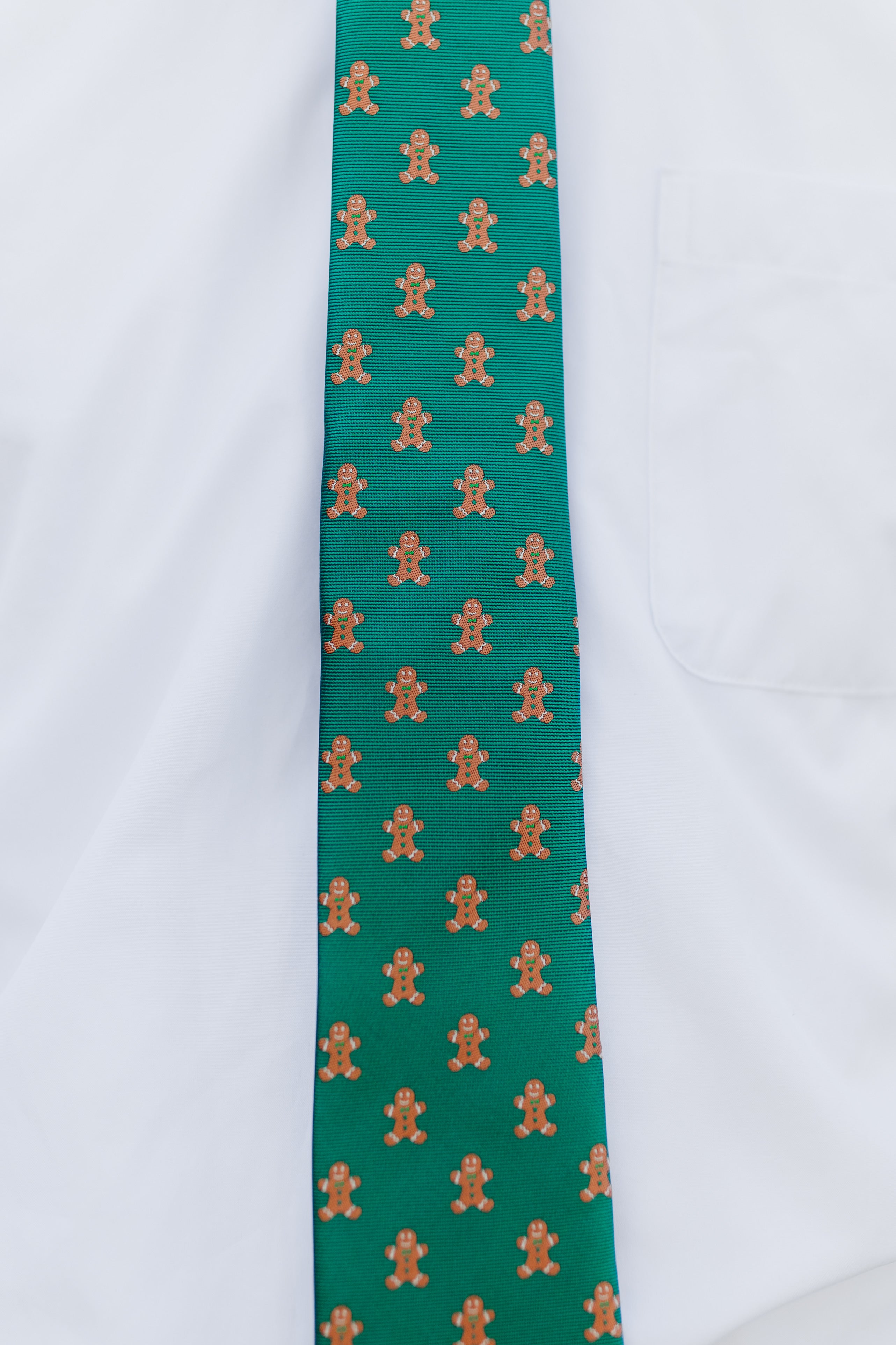 R&B Christmas Tie Microfiber Green Gingerbread