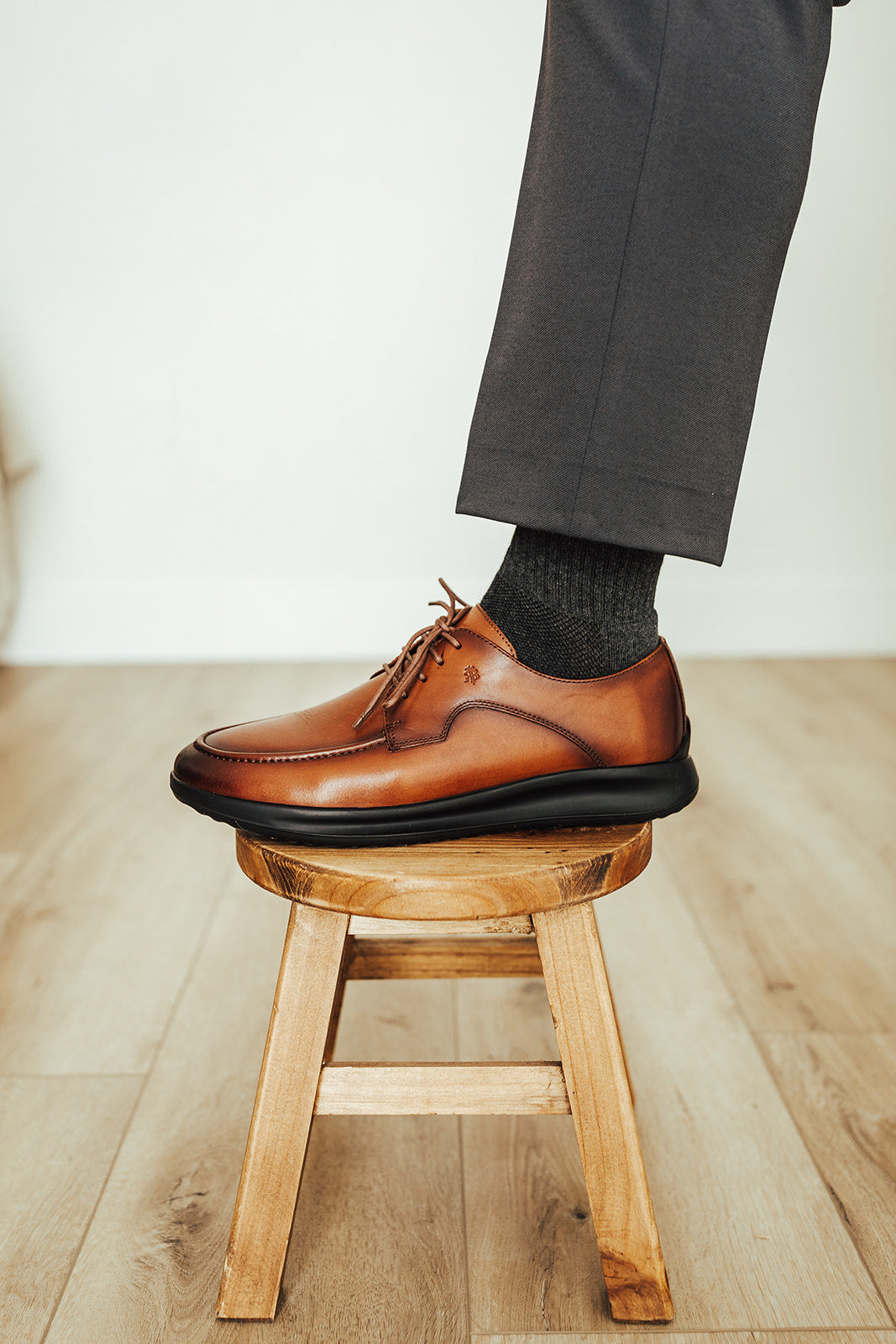 Robbins & Brooks Shoes - Robbins & Brooks Hammond Apron Toe Lace Up Tan