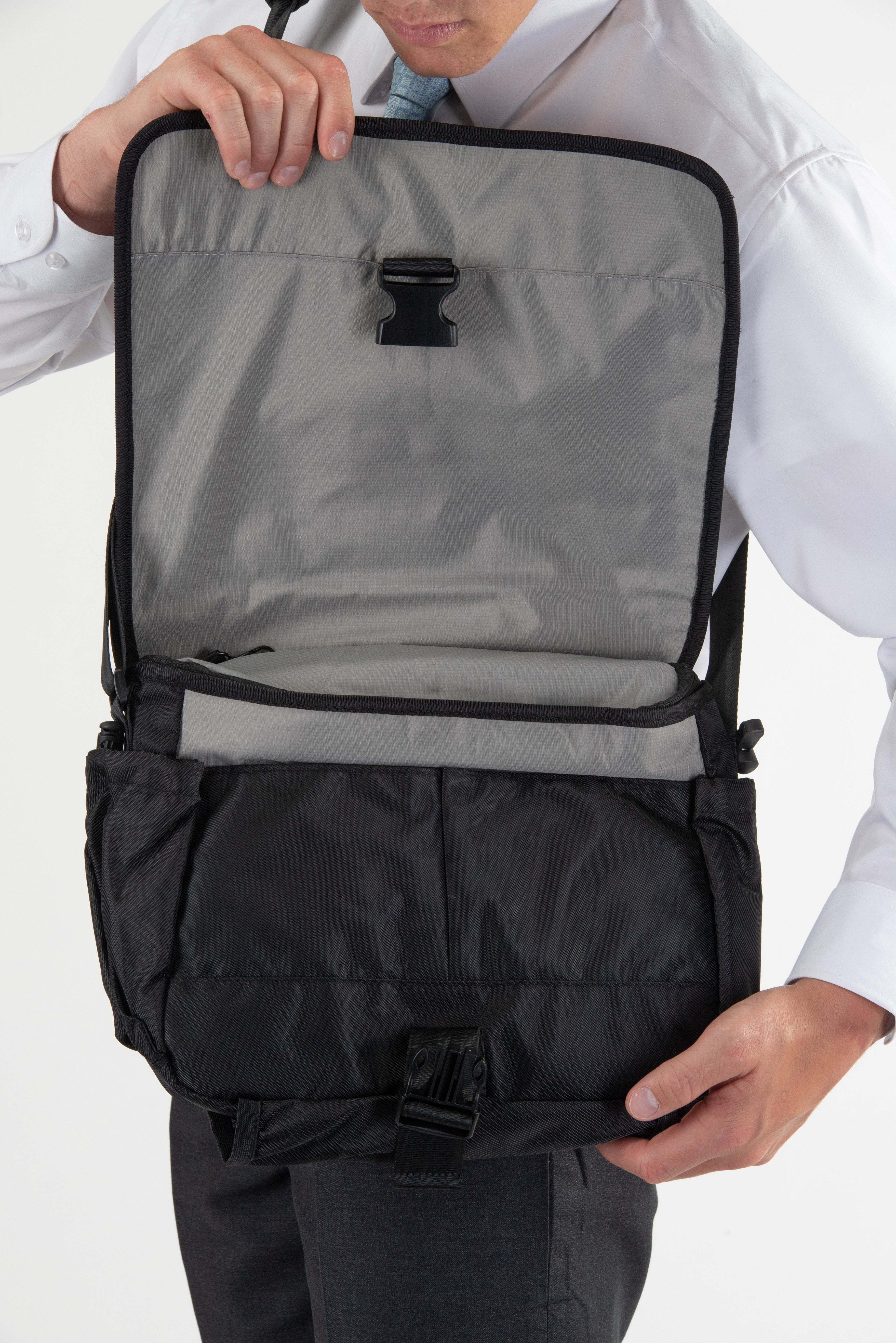 General - Grand Tour Rubicon Messenger Bag