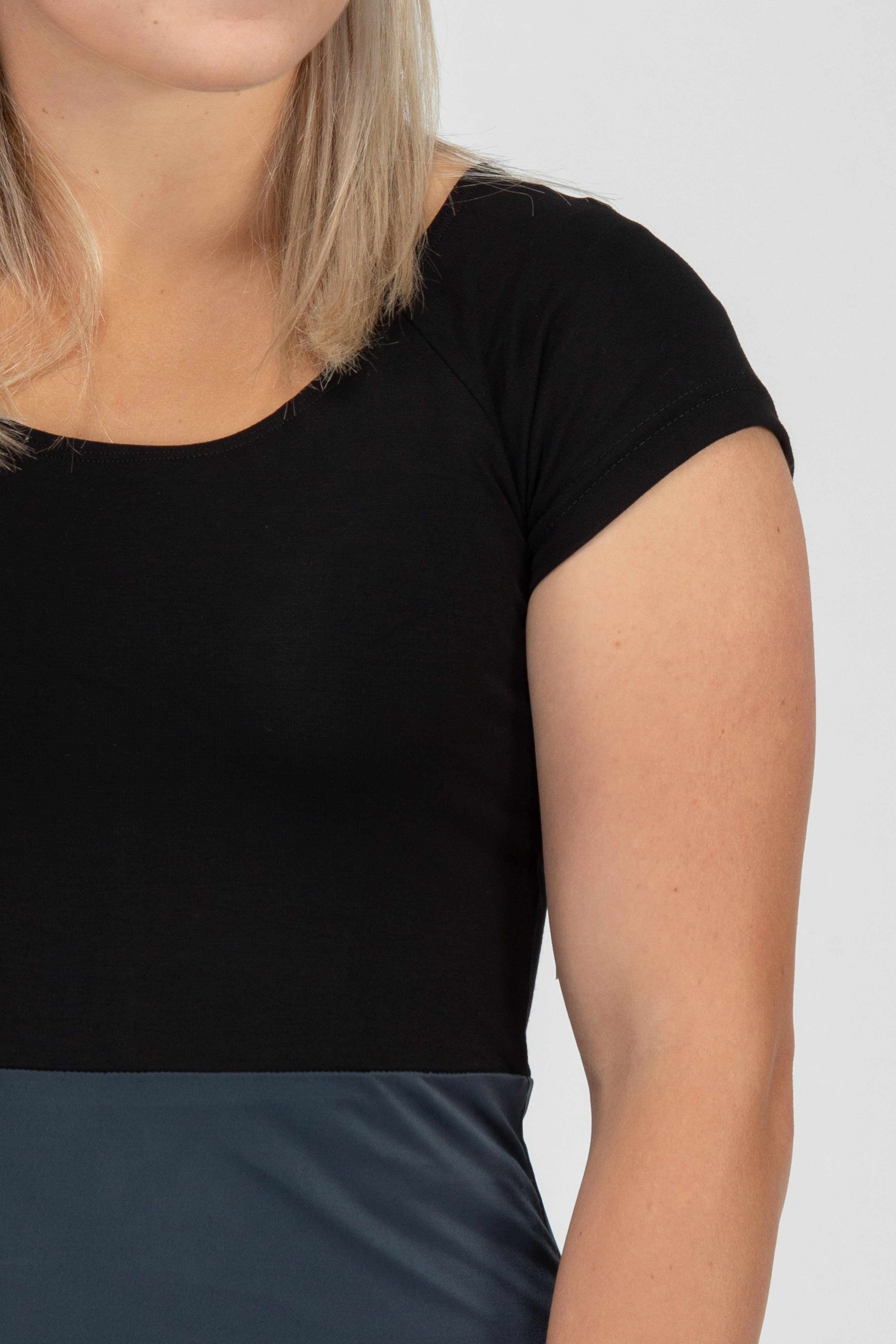 Versie Slip Cap Sleeve Black